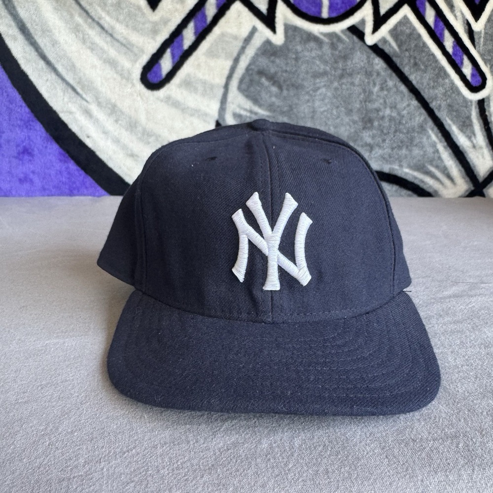 Size 7 1/2 - New York Yankees Vintage MLB New Era Adjustable Snapback Cap